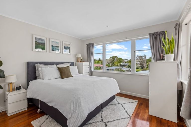 Photo of property in 15 Gill Avenue, Te Atatu Peninsula, Auckland, 0610