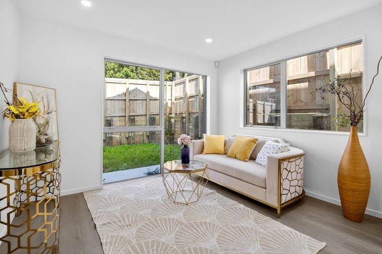 Photo of property in 7d Maroubra Place, Botany Downs, Auckland, 2010