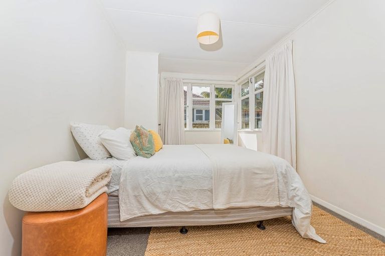 Photo of property in 10 Marie Crescent, Te Atatu South, Auckland, 0610