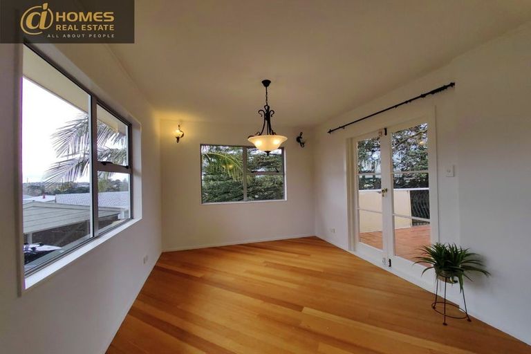 Photo of property in 40 Eyre Street, Henderson, Auckland, 0612