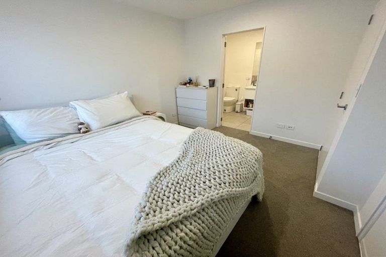 Photo of property in 5 Ara Paiwhenua, Tawa, Wellington, 5028