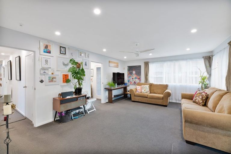 Photo of property in 12 Helena Street, Massey, Auckland, 0614