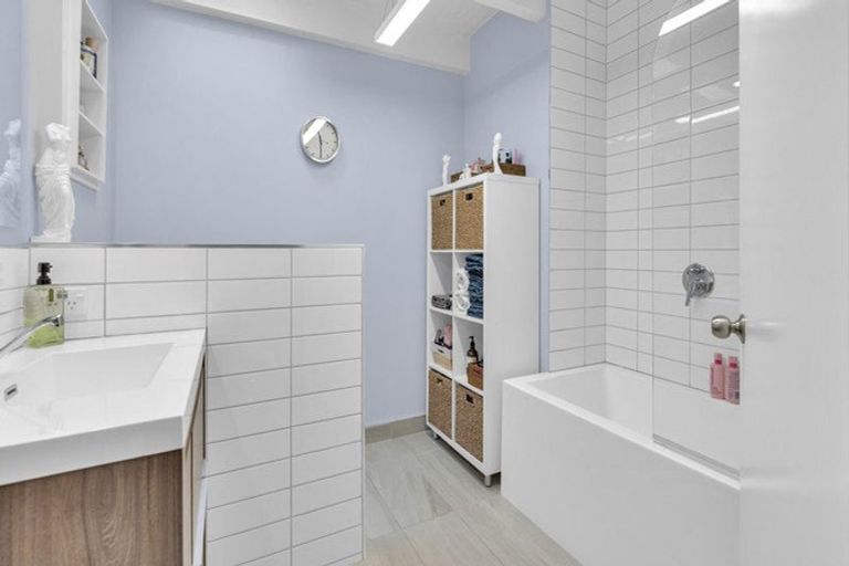 Photo of property in 68 Palatine Terrace, Saint Martins, Christchurch, 8022