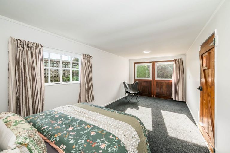 Photo of property in 10 Kakariki Grove, Waikanae, 5036