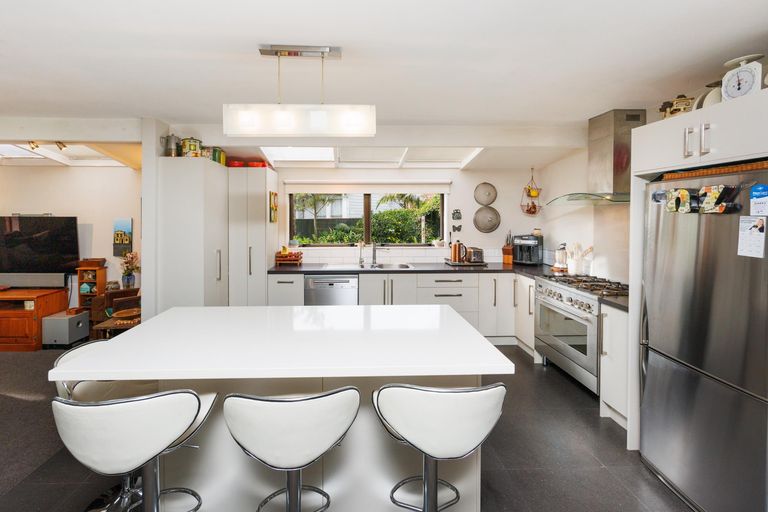 Photo of property in 570 Featherston Street, Roslyn, Palmerston North, 4414