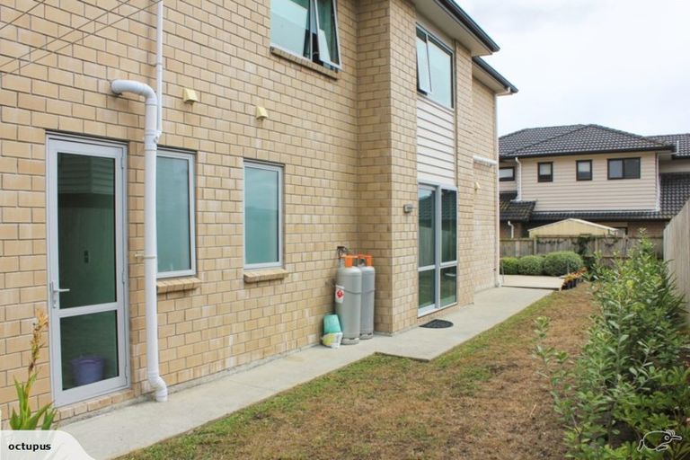 Photo of property in 4 Kirikiri Drive, Papakura, 2110