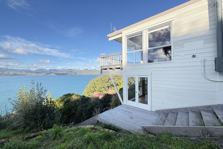 Photo of property in 28 Napier Street, Karaka Bays, Wellington, 6022