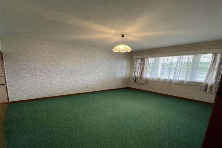 Photo of property in 1 Rewarewa Road, Te Atatu Peninsula, Auckland, 0610