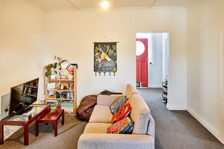 Photo of property in 24 Garden Road, Northland, Wellington, 6012