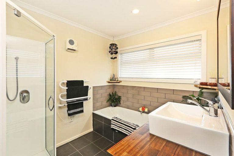 Photo of property in 6 D'arcy Place, Taradale, Napier, 4112