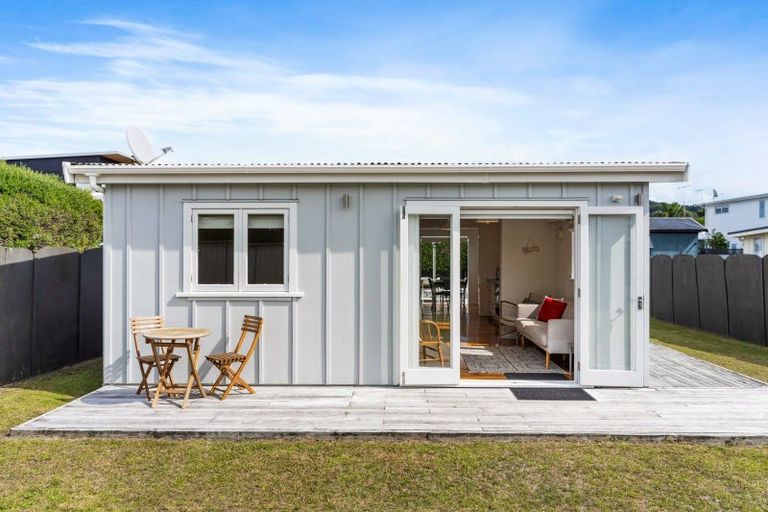 Photo of property in 205a Ocean Road, Whangamata, 3620