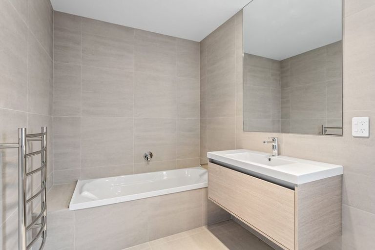 Photo of property in 31 Parkmore Drive, Rosehill, 2113