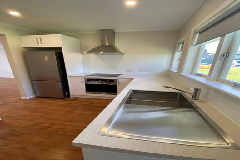 Photo of property in 3 Merchant Avenue, Te Atatu South, Auckland, 0610