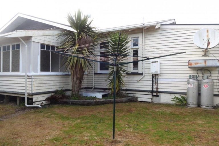 Photo of property in 90 Russell Street, Westport, 7825