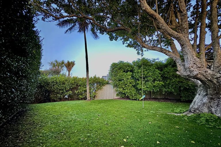 Photo of property in 1/5 Princes Street, Northcote Point, Auckland, 0627