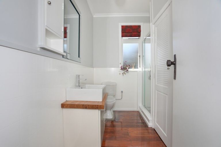 Photo of property in 16 Oxford Street, Marton, 4710