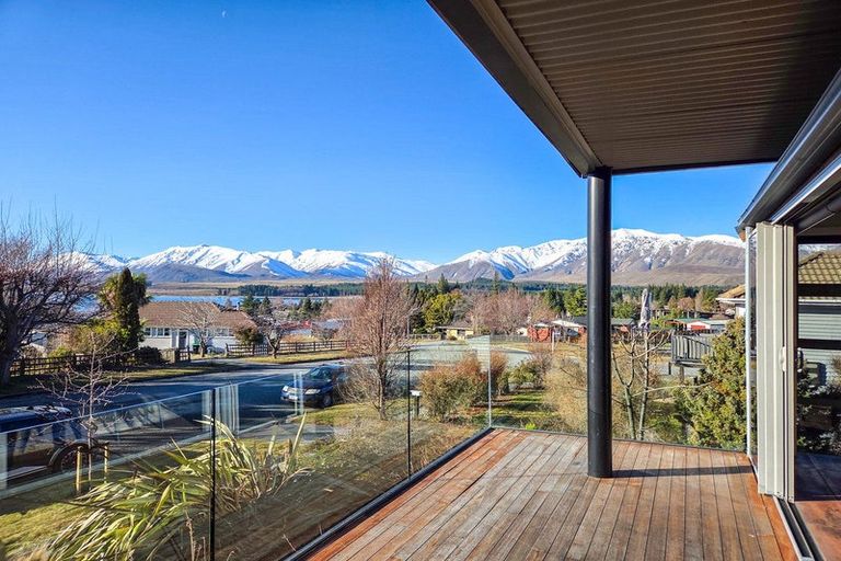 Photo of property in 35 Aorangi Crescent, Lake Tekapo, 7999