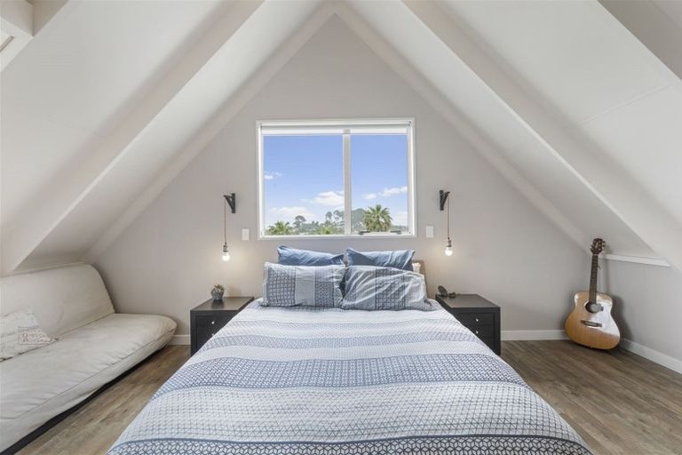 Photo of property in 40 Tyrico Close, Unsworth Heights, Auckland, 0632