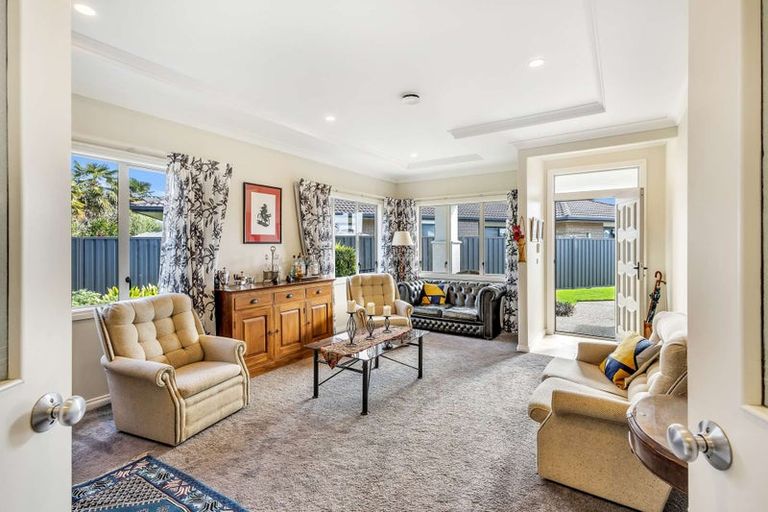 Photo of property in 28 Delta Mews Place, Clive, 4102