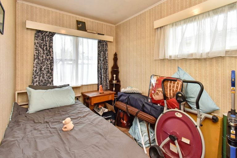 Photo of property in 10 Churchill Avenue, Manurewa, Auckland, 2102