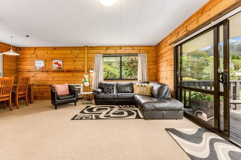 Photo of property in 17 Forest Road, Pinehaven, Upper Hutt, 5019