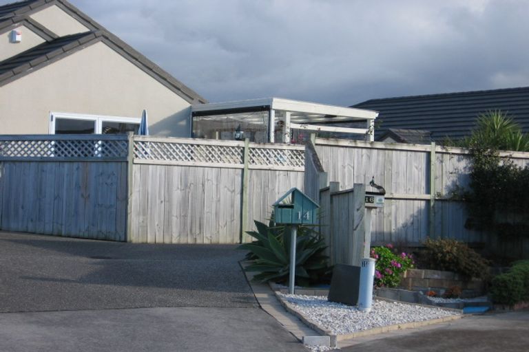 Photo of property in 14 Naul Place, East Tamaki Heights, Auckland, 2016