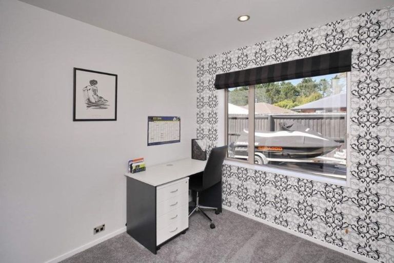 Photo of property in 10 Tawa Place, Parklands, Christchurch, 8083