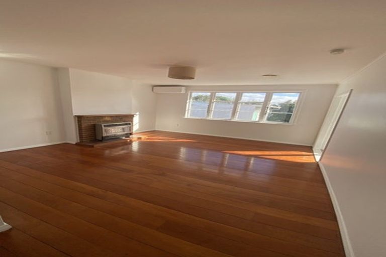 Photo of property in 20 Craigbank Avenue, New Lynn, Auckland, 0600