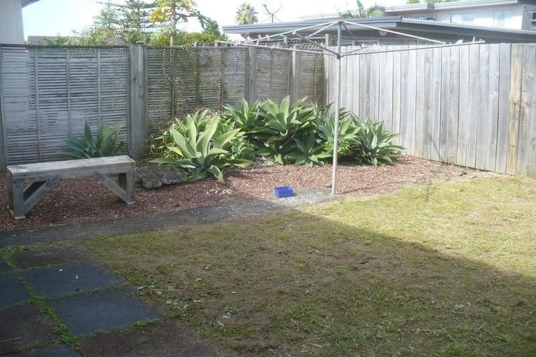Photo of property in 1b/2 Divich Avenue, Te Atatu South, Auckland, 0610