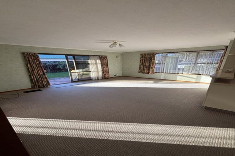 Photo of property in 2/2a Thorrington Road, Cashmere, Christchurch, 8022