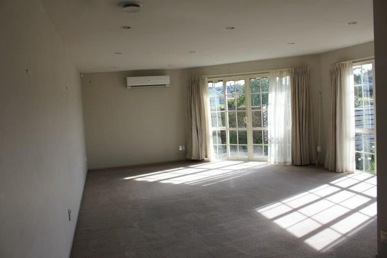 Photo of property in 2 Walton Street, Red Beach, 0932