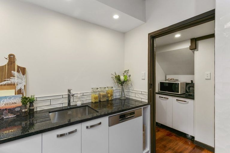 Photo of property in 19 Torwood Road, Khandallah, Wellington, 6035