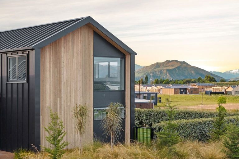 Photo of property in 21 Marjon Drive, Wanaka, 9305