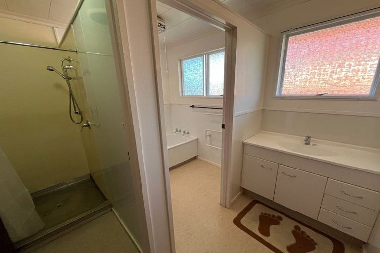Photo of property in 1 Guernsey Place, Fitzherbert, Palmerston North, 4410