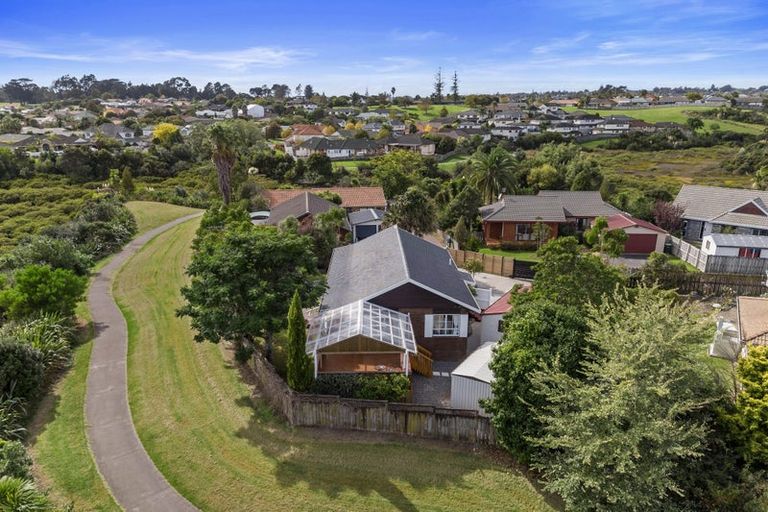 Photo of property in 12 Nedlands Place, Burswood, Auckland, 2013