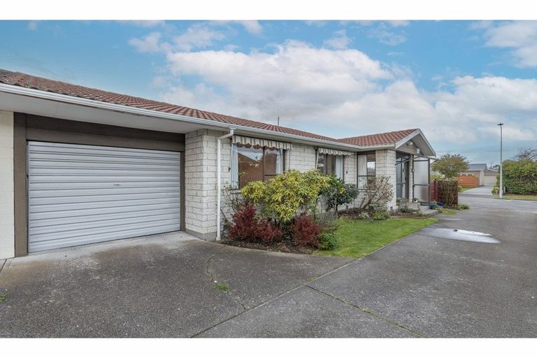Photo of property in 2/40 Sarabande Avenue, Redwood, Christchurch, 8051