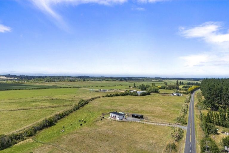 Photo of property in 1121 Parewanui Road, Parewanui, Bulls, 4894
