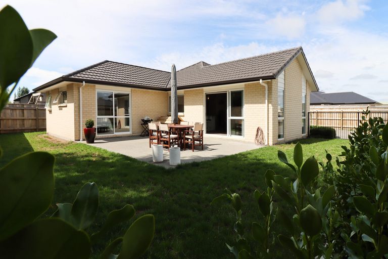 Photo of property in 60 Feist Street, Carterton, 5713