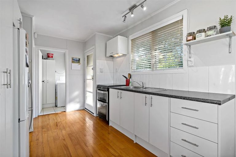 Photo of property in 7 Beach Road, Te Atatu Peninsula, Auckland, 0610