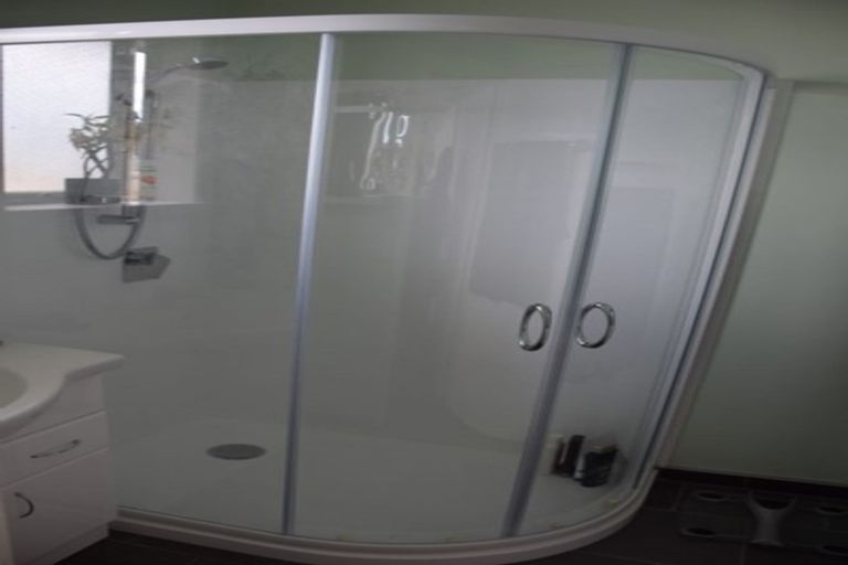 Photo of property in 14 Edgerton Road, Te Atatu Peninsula, Auckland, 0610