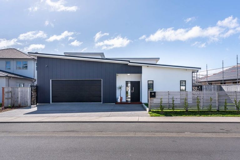 Photo of property in 28 Queen Charlotte Drive, Aotea, Porirua, 5024