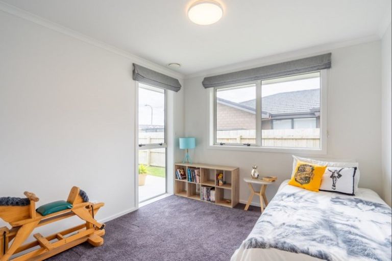 Photo of property in 9 Mahia Lane, Waikanae, 5036