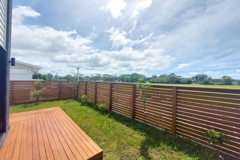 Photo of property in 1/122 Archibald Road, Kelston, Auckland, 0602