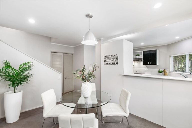 Photo of property in 52a Colonial Road, Birkenhead, Auckland, 0626