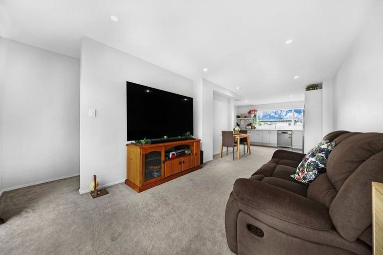 Photo of property in 11/11 Ray Small Drive, Papakura, 2110