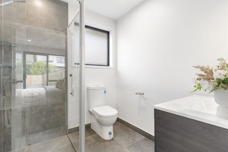 Photo of property in 2 Tirikatene Avenue, Paerata, 2124
