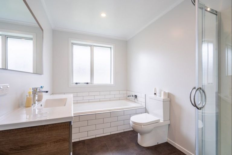 Photo of property in 9 Mahia Lane, Waikanae, 5036