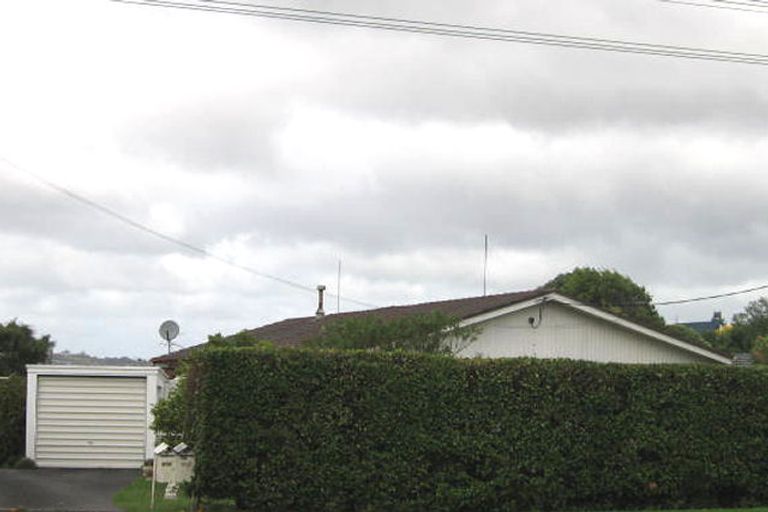 Photo of property in 1/68a Sturges Road, Henderson, Auckland, 0612