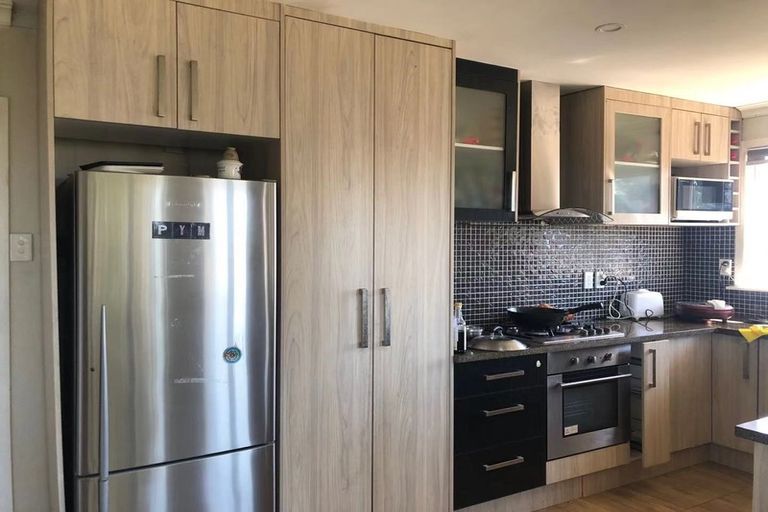 Photo of property in 90 Golf Road, New Lynn, Auckland, 0600