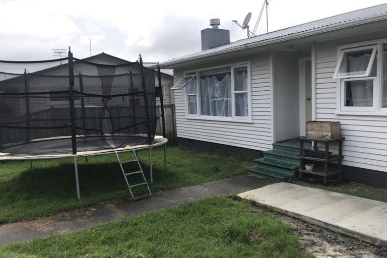 Photo of property in 42 Lingfield Street, Glenfield, Auckland, 0629